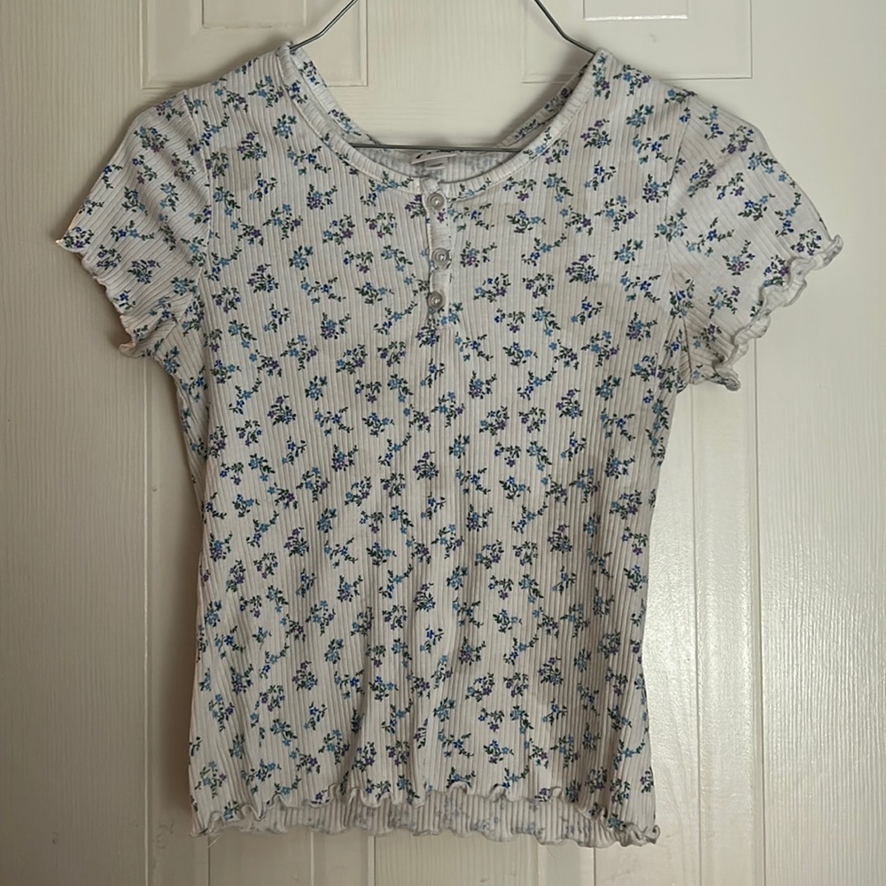 girls flower pattern short sleeve shirt.
